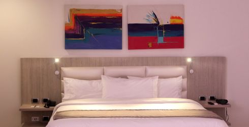 hotel room image