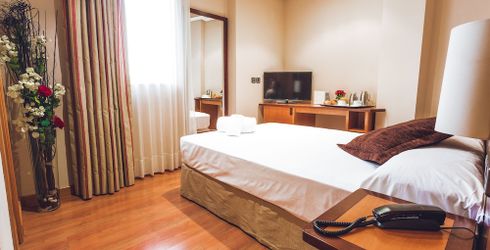 hotel room image