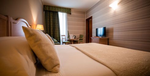 hotel room image