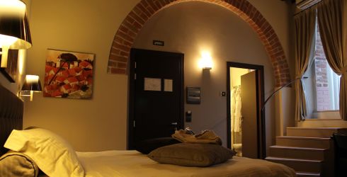 hotel room image