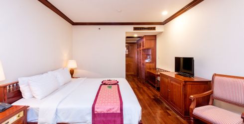 hotel room image