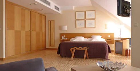 hotel room image