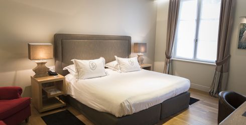hotel room image