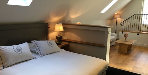 hotel room image