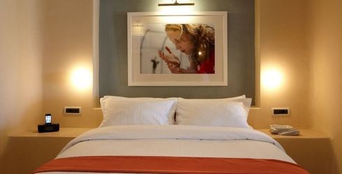 hotel room image