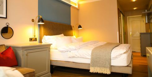 hotel room image