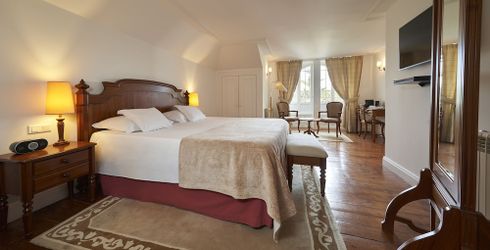 hotel room image