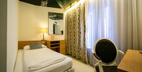 hotel room image