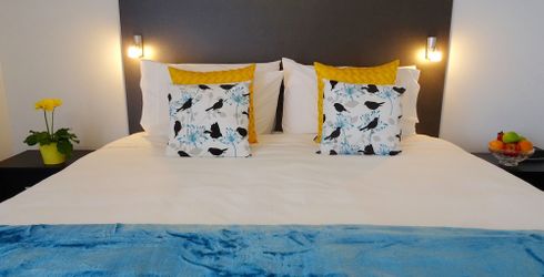 hotel room image