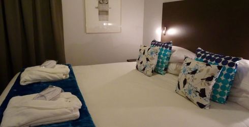 hotel room image