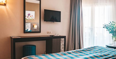 hotel room image
