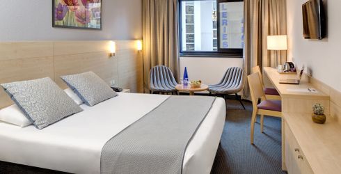 hotel room image