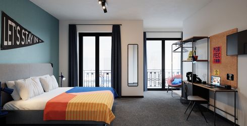 hotel room image