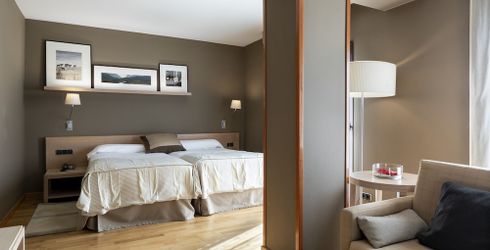 hotel room image