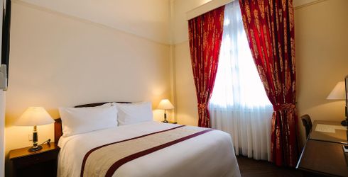 hotel room image