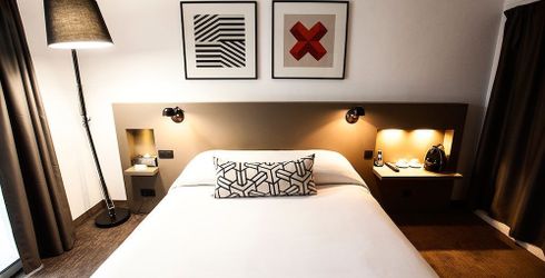 hotel room image