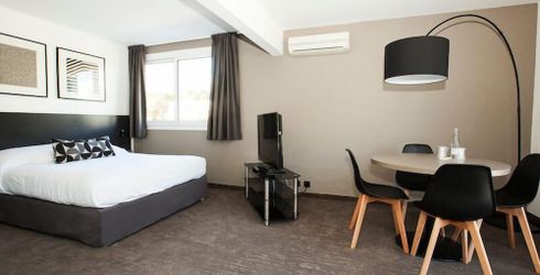 hotel room image