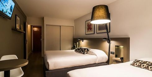 hotel room image