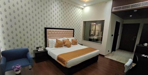 hotel room image