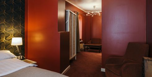 hotel room image