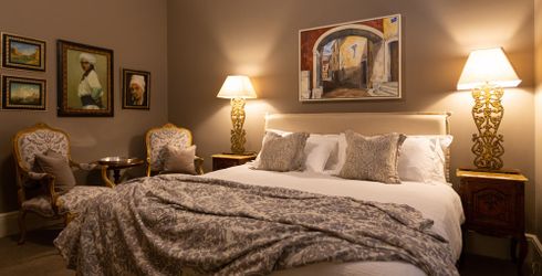 hotel room image