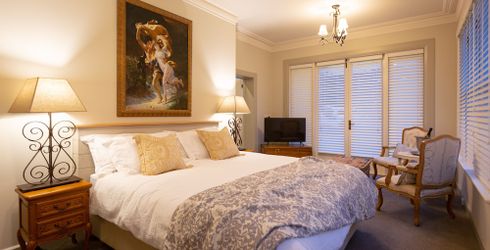 hotel room image
