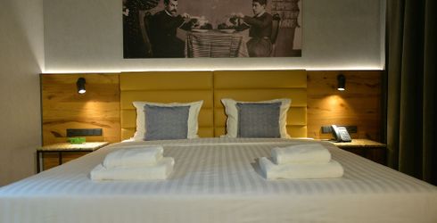 hotel room image