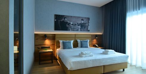 hotel room image