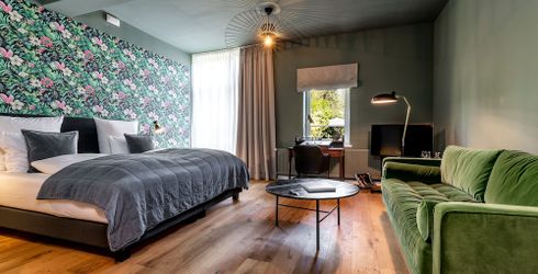 hotel room image