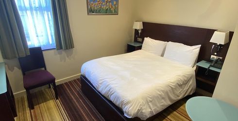 hotel room image