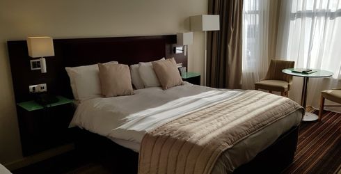 hotel room image