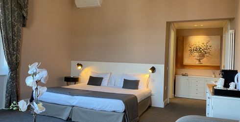 hotel room image