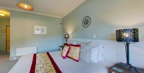 hotel room image