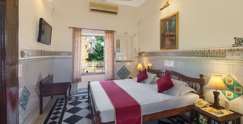 hotel room image