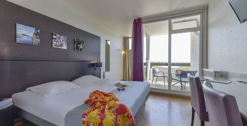 hotel room image