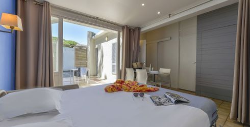 hotel room image