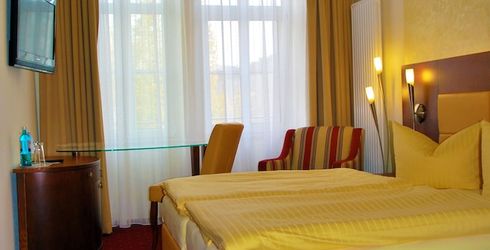 hotel room image