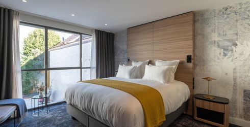 hotel room image