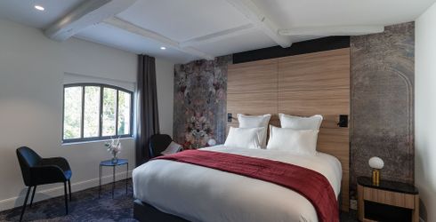 hotel room image