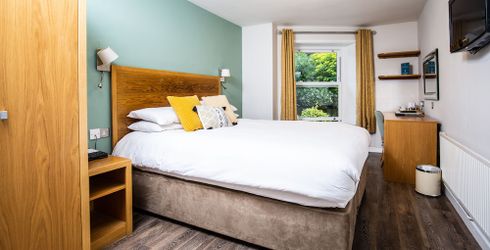 hotel room image
