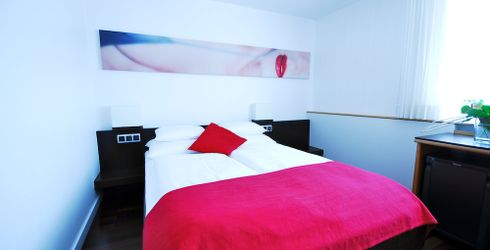 hotel room image
