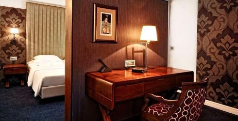 hotel room image