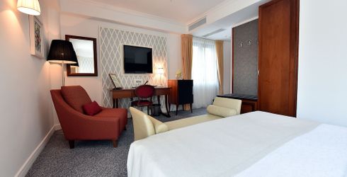 hotel room image