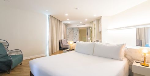 hotel room image