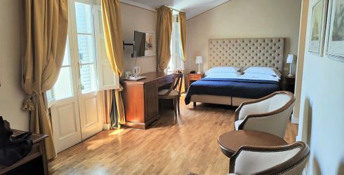 hotel room image