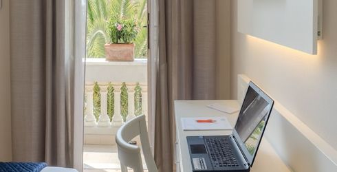 hotel room image