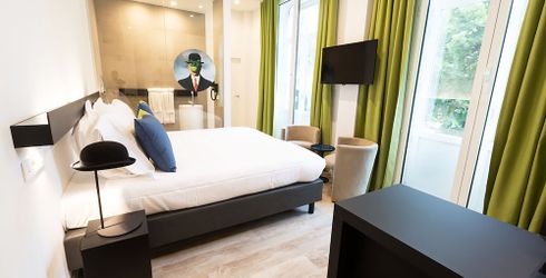 hotel room image
