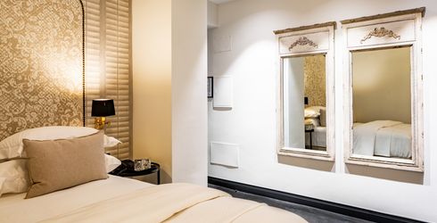 hotel room image