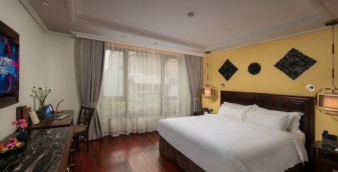 hotel room image