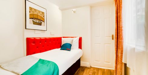 hotel room image